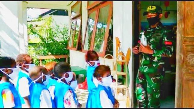 Satgas Yonif 413 Ajarkan Protokol Kesehatan di PAUD Papua