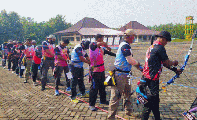 Atlet Panahan Yonzeni 2 Mar Pasmar 2 Berlaga Dalam Lomba Panahan Piala Bupati Bangkalan