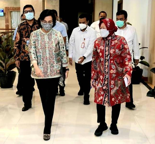 Jumpa Risma, Sri Mulyani Bahas Puluhan Triliun Dana Bansos 2021, Netizen: Saran Bu, Penyalurannya Jangan Lewat Kader Partai...