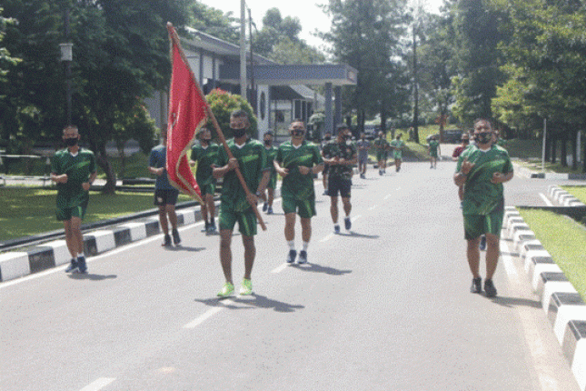 Prajurit Marinir Petarung Candraca Laksanakan Lari Siang