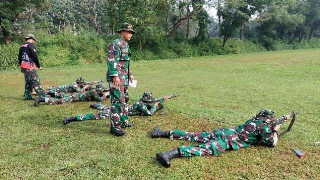 Prajurit  Yonbekpal 1 Mar Tingkatkan Kemampuan Menembak