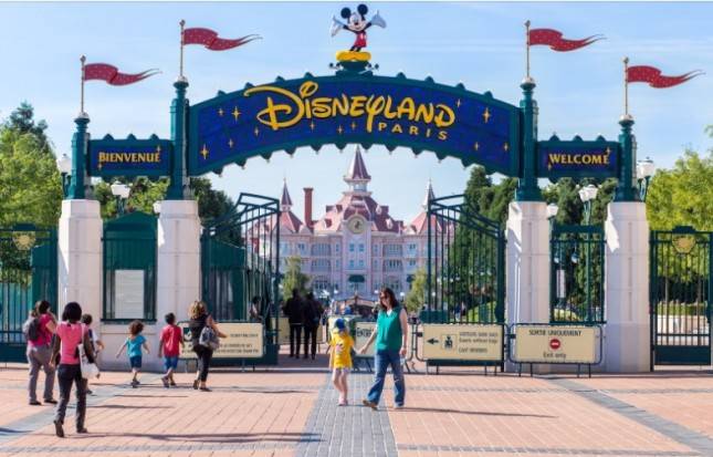 Disney World dan Disneyland Akan Beroperasi dengan Kapasitas Normal
