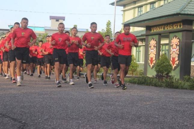 Prajurit Batalyon Infanteri 645 Gardatama Yudha Melaksanakan Lari Pagi