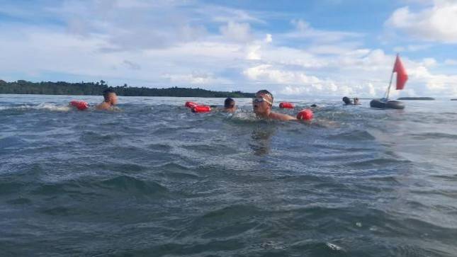  Prajurit Marinir Sorong Pasmar 3 Tingkatkan Kemampuan Renang Laut