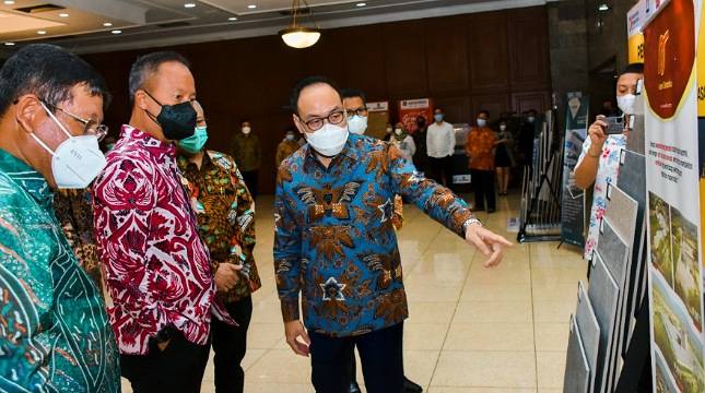 Luar Biasa! Bangkitkan Industri Keramik Nasional, Menperin Agus 'Kawinkan' Produsen dengan Pengembang Properti