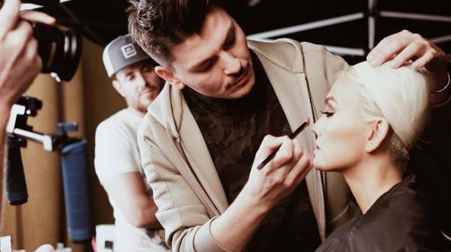 Makeup Artist Papan Atas Hollywood Mario Dedivanovic Dandani Agnez Mo