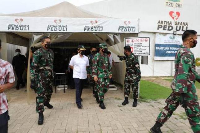 Panglima TNI Marsekal Hadi Tjahjanto Cek Kekuatan Nakes untuk Basmi Covid-19 di Rumkitlap Artha Graha