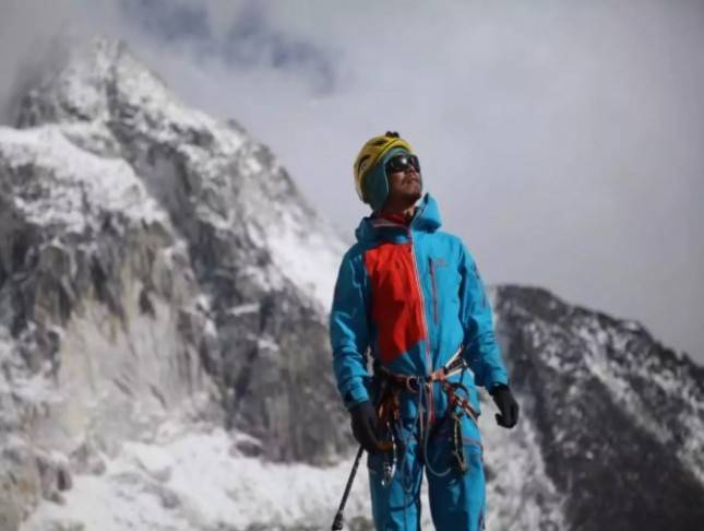 Keren! Ini Dia Pria Tunanetra Pertama Asal Asia yang Berhasil Taklukan Gunung Everest