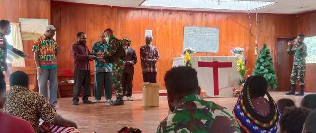 Satgas Pamrahwan Yonif RK 751 VJS Tingkatkan Kebersamaan dengan Tokoh Agama Papua