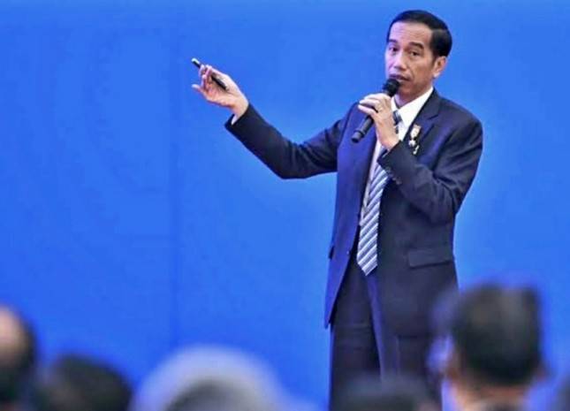 Penyaluran Triliunan Dana Bansos Memble! Jokowi Ngamuk Semprot Habis Kepala Daerah se-Indonesia: Rakyat Butuh Sekali, Rakyat Nunggu, Cairkan... 