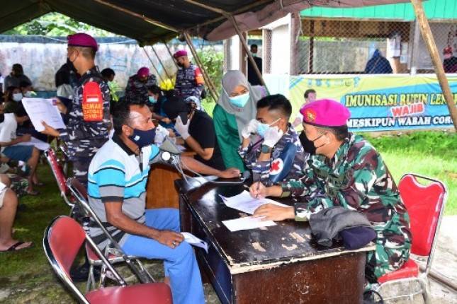 TNI AL Sorong Papua Laksnakan Vaksinasi Sinovac kepada Masyarakat