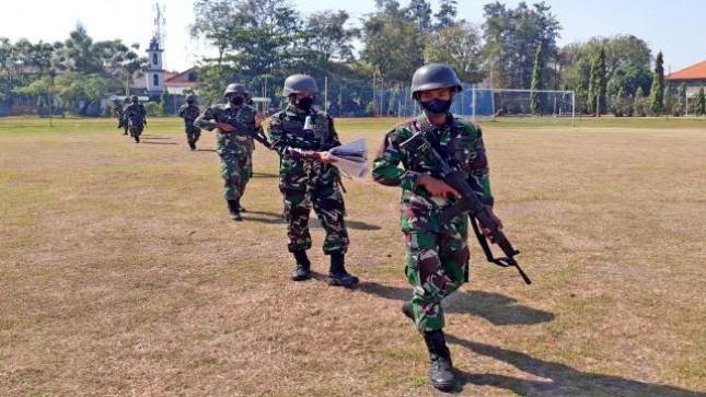 Prajurit Yonif 5 Marinir Surabaya Tekuni Materi Ilmu Baca Peta dan Medan