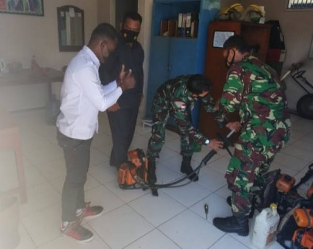 Danlanud  Johanes Abraham Dimara Beri Pelatihan Ketrampilan untuk Steven Yadohamang 