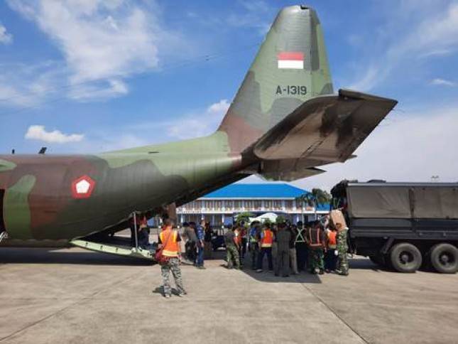 Alkes dan Obat-Obatan  Seberat 40 Ton di Berangkatkan ke Bangka dengan Pesawat TNI AU