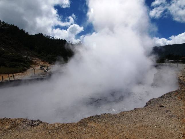 Letusan Freatik Kawah Sileri Gunung Dieng Banjarnegara Tidak Berbahaya