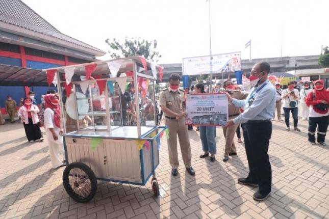 CSR WIKA 2021: Serahkan Bantuan Gerobak UMKM hingga Alkes Terpadu bagi Penyandang Disabilitas di Jakarta Timur