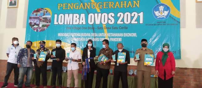 Desa Waluran Mandiri Raih Juara Pertama Lomba One Village One Story' 2021