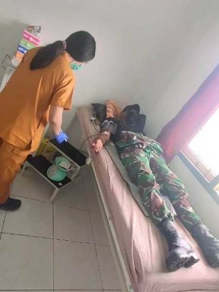 Satgas Pamrahwan Yonif RK 751/VJS Bantu Warga Jayapura yang Membutuhkan Donor Darah  
