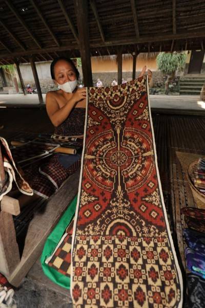 120 Kain Tenun Gringsing Khas Bali jadi Souvenir Ajang G20 2022