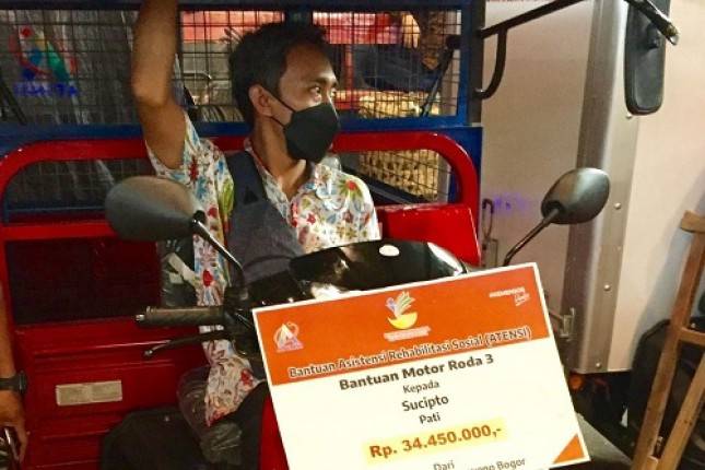 Dapat Bantuan Motor dari Mensos Risma, Sucipto: Alhamdulillah Senang Sekali, Selama Ini Belum Pernah Mendapatkan Bantuan  Sosial Apapun