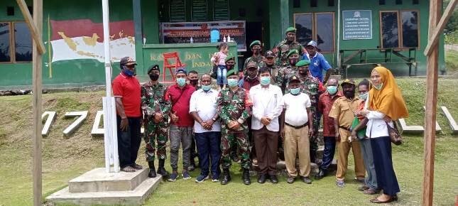 Satgas Yonif 751/VJS Gelar Bakti Sosial dan Pengobatan Massal Sambut HUT TNI ke-76  