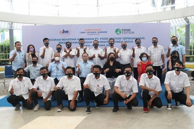 BUMD Food Station Gandeng UBM Hadirkan Beasiswa S1 Kepada 16 Karyawan  