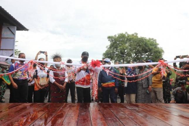 Pusat Kuliner Sentari Papua Diresmikan Pangdam XVII Cenderawasih Mayjen TNI Ignatius Yogo Triyono