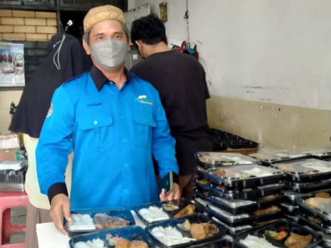 Penjual Warteg Ini Sampaikan Alhamdulilah! Ia Mengaku Terbantu Program KSBB Pangan Gubernur Anies