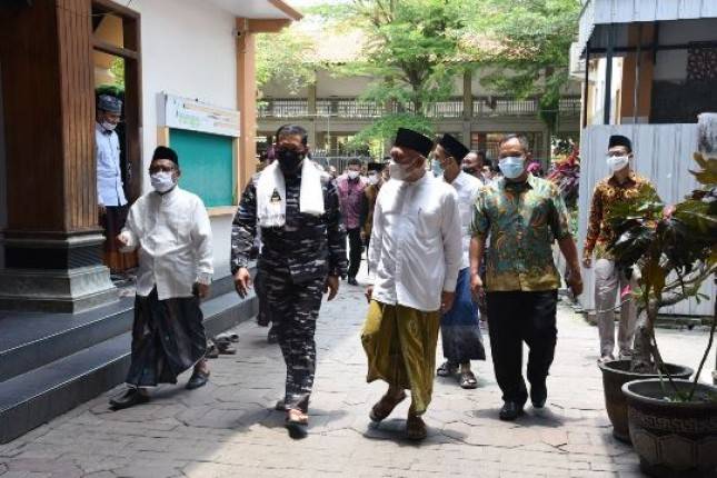 KASAL Laksamana Yudo dan Dankormar Mayjen Mar Suhartono  Tijau Serbuan Vaksinasi di Jombang Jatim