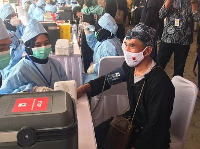 Anak Buah Nadiem Sampaikan Kabar Gembira! 1000 Masyarakat Adat Akan Mendapatkan Vaksinasi Covid-19