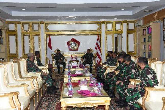 Dankormar Mayjen Mar Suhartono Terima Laporan Kenaikan Pangkat 2 PATI Korps Marinir