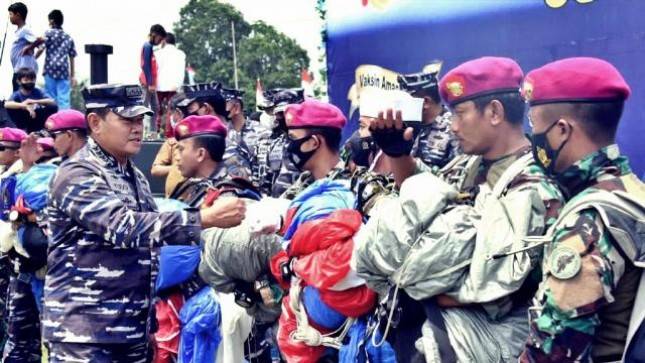 KASAL Laksamana Yudo Saksikan  Serbuan Vaksinasi di Dabo Singkep Riau