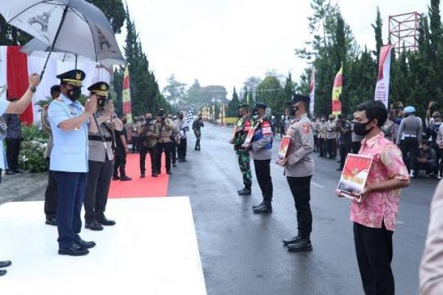 Panglima TNI : Perang Semesta Melawan Covid-19 Membutuhkan Dedikasi dan Koordinasi Antara TNI-Polri Serta Stakeholder