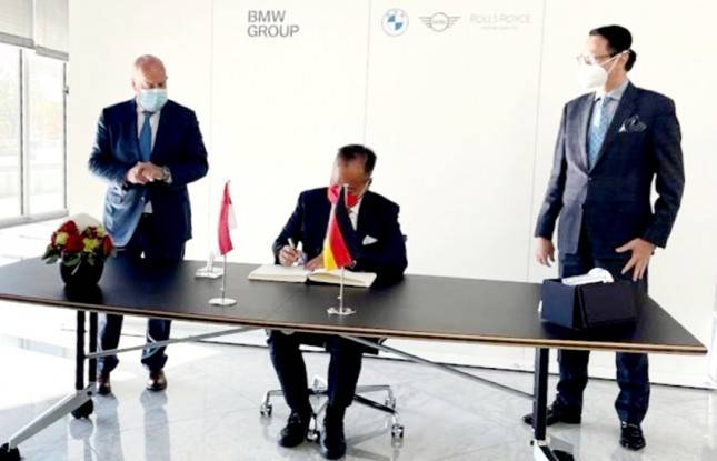 BMW dan Mercedes-Benz Ingin Jadikan RI Hub Produksi, Mukhatrudin DPR Apresiasi Lobi Menperin Agus