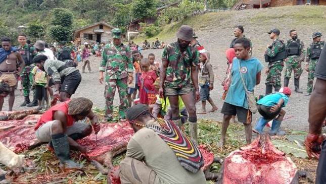 Prajurit Korem 174 Merauke dan Masyarakat Terlibat Pembangunan Jalan Banti-Arwanop