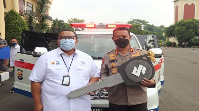 PTPP Serahkan Bantuan Ambulance ke Polda Banten