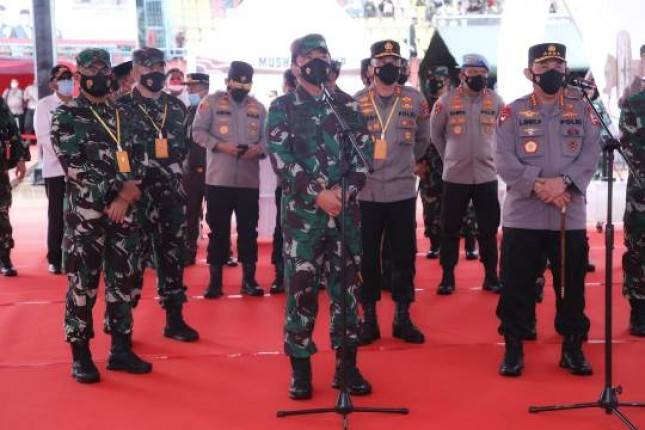 Panglima TNI Marsekal Hadi Tjahjanto Ingatkan  Rendahnya Kasus Aktif dan Kecilnya Penambahan Konfirmasi Covid-19 Tidak Boleh Membuat Masyarakat Terlena  