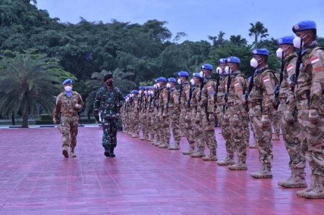 Panglima TNI Marsekal TNI Hadi Tjahjanto Sambut Kedatangan Satgas Kizi TNI dari Misi Perdamaian 