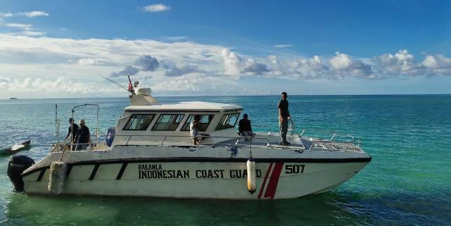 SPKKL Tual Bakamla RI Kerahkan Catamaran 5-07 Sukseskan Vaksinasi Pulau Terpencil