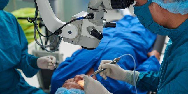 Simak Tips Penting dari Siloam Hospitals Buton Seputar Apa yang Harus Dilakukan Setelah Operasi Katarak