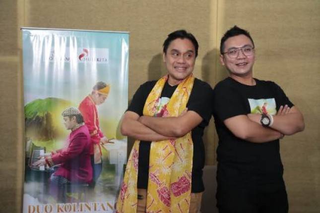 Duet  Duo Kolintang Dwiki Dharmawan dan Ferdinan Soputan Melahirkan Album dan Buku The Spounds From Minahasa