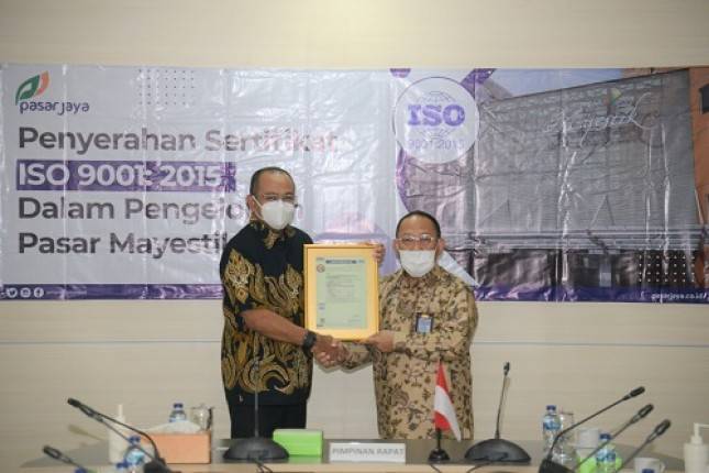 BUMN Sucofindo Memberikan Sertifikat ISO 9001: 2015  kepada Perumda Pasar Jaya