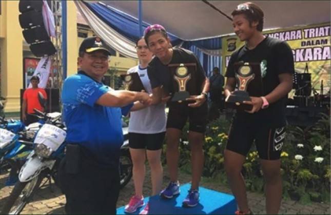 Atlet Triathlon Indonesia adalah Srikandi TNI AD, Serda (K) Wahyu Rianti
