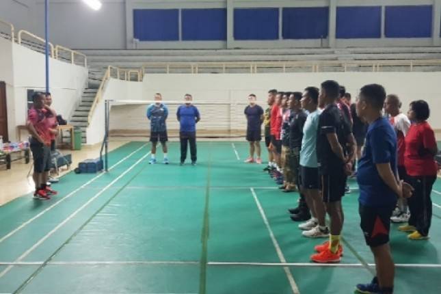 Dankormar Mayjen (Mar) Suhartono  Ikut Seleksi Atlet Bulutangkis Marinir
