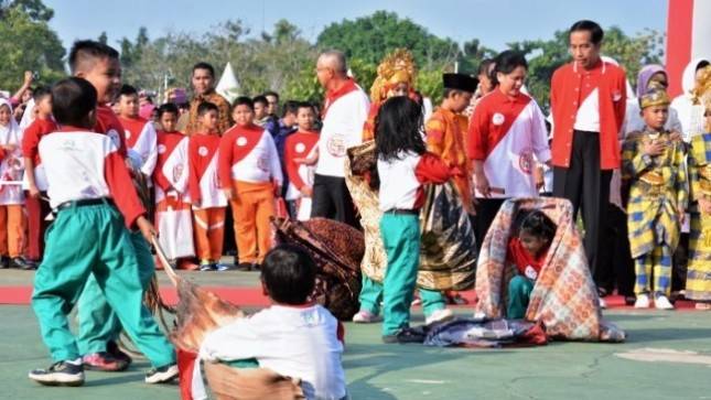 Presiden Jokowi Ingatkan Anak-Anak Main Facebook Seteah Usia 13 tahun