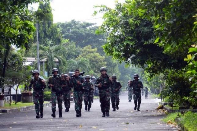 Prajurit Batalyon Howitzer 2 Marinir Laksanakan Cross Country