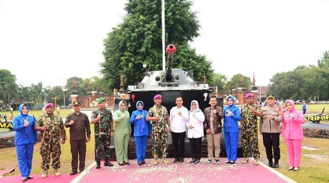 Dankormar Mayjen (Mar) Suhartono Resmikan Monumen Alutista Korps Marinir 