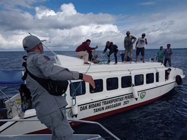 SPKKL Tual Bakamla RI Berhasil Evakuasi Wakil Walikota Tual Akibat Speedboat Mati Mesin