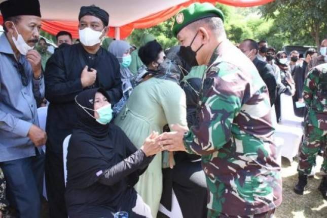 KASAD Jenderal TNI Dudung Pimpin Upacara Pemakaman Sertu Anumerta Mochamad Rizal