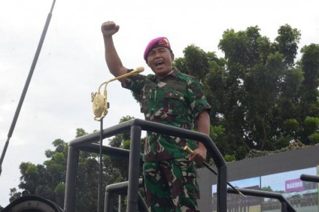 Dankormar Mayjen (Mar) Suhartono Pamitan kepada Ribuan Prajurit Marinir